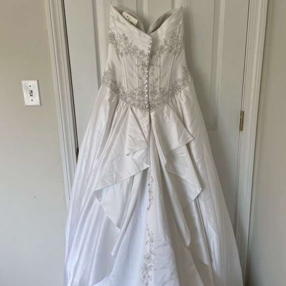 David’s Bridal Sweetheart neckline wedding dress, ball gown - Picture 3 of 12